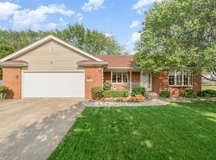 1230 Creekside Dr, Crown Point, IN 46307