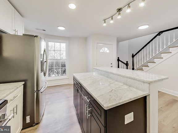 4th image of 8318 N Brook Ln