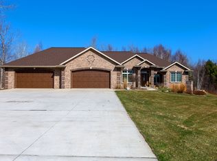 5472 E Brown Rd, Little Suamico, WI 54141