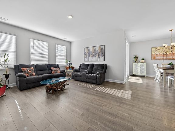 3rd image of 360 Cattle Drive Circle