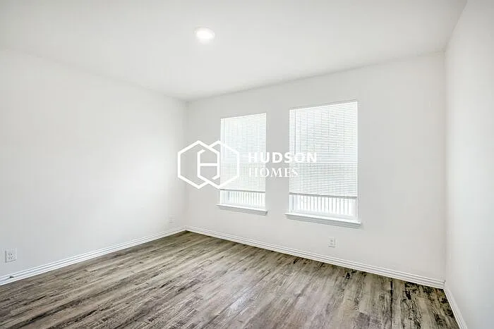 458 Corliss — Photo 9