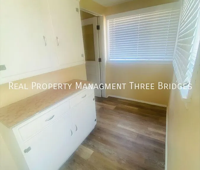 3208 Dix Ave — Photo 8