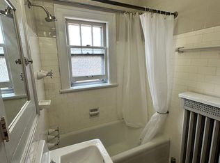 432 Wisconsin St #4, Oshkosh, WI 54901