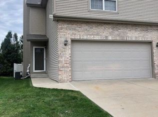 2823 Gill St, Bloomington, IL