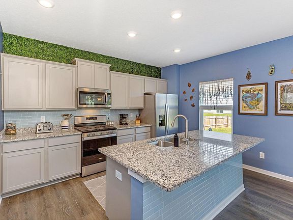 4th image of 386 Kells Ct E