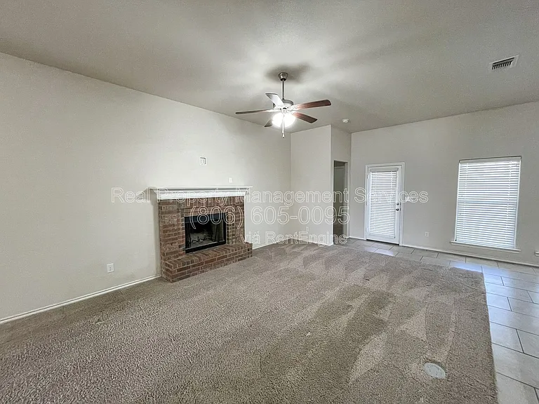 7418 102nd St — Photo 3