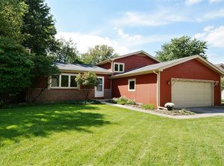 738 Bernadette Ln, Batavia, IL 60510