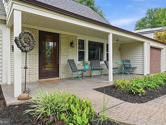 3rd image of 16010 Pond Meadow Ln