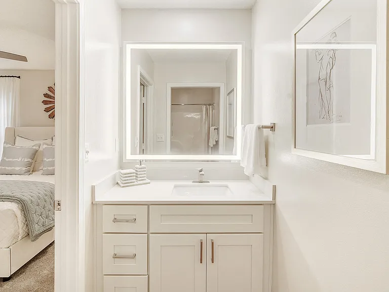 The Oliver Apartment Homes — Photo 13