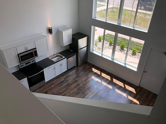 3rd image of 401 Charlotte St #112