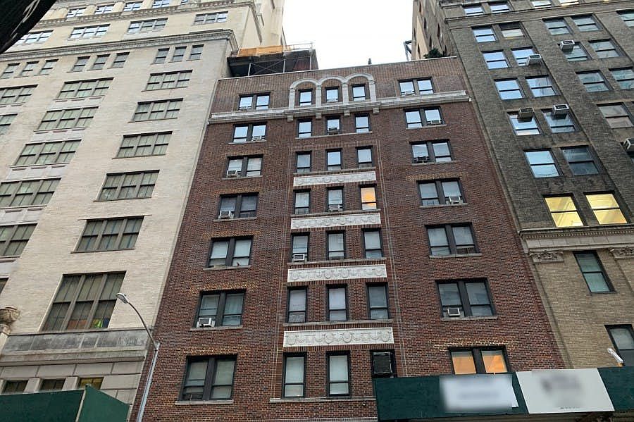 1st image of 120 W 58th St APT 1C
