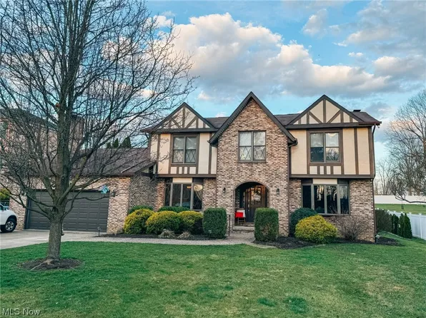 3874 April Dr, Uniontown, OH 44685