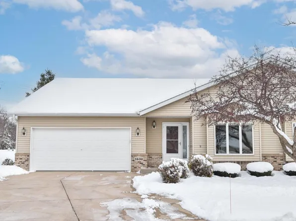 1604 Morning Glory DRIVE, Hartford, WI 53027