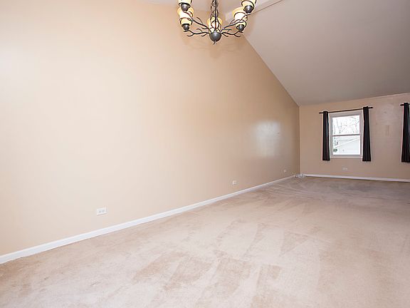 4th image of 78 Saratoga Dr