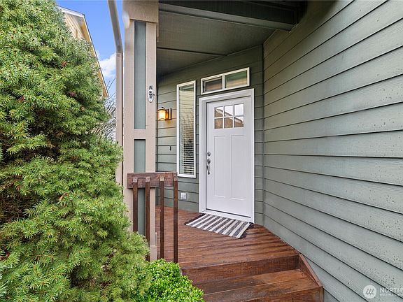 3rd image of 319 Shadow Place SE