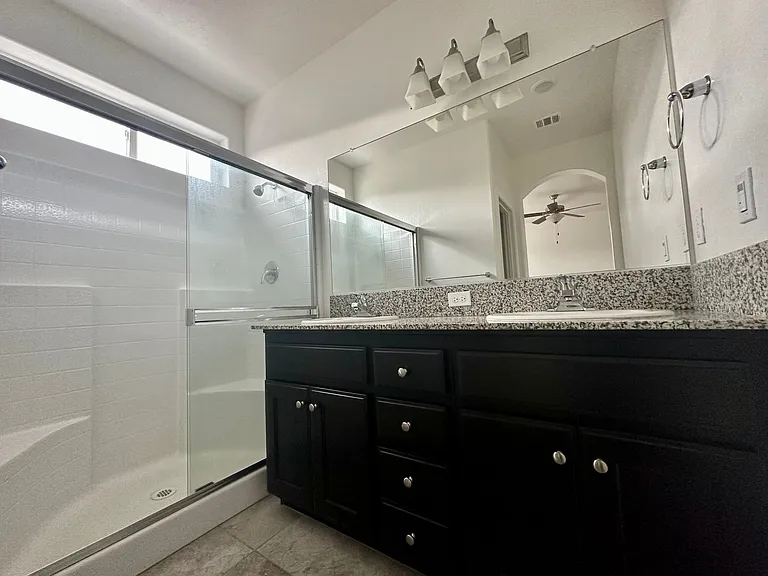 3233 N Kent St — Photo 5