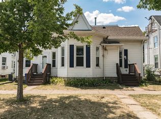 408 4th St SW, Cedar Rapids, IA 52404