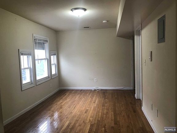 3rd image of 269-271 Parker St Floor 3