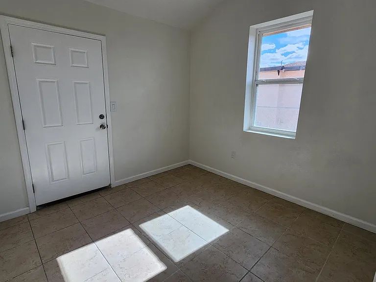 211 Edgewood Dr — Photo 10