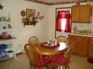 704 W 9th St, Rushville, IN