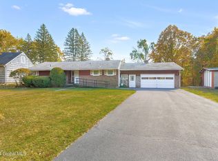 31 Buchman Dr, Loudonville, NY 12211