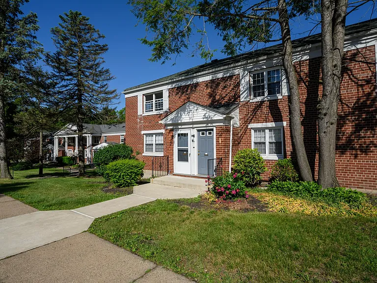Oakmont Park Apartments — Photo 26