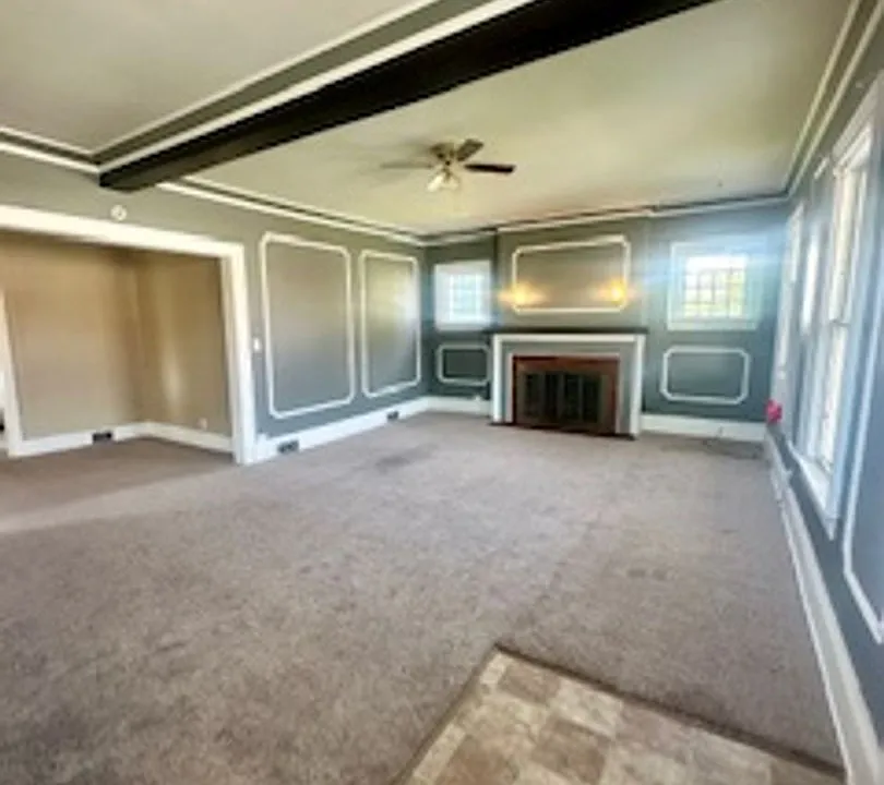 109 Milwaukee Ave W