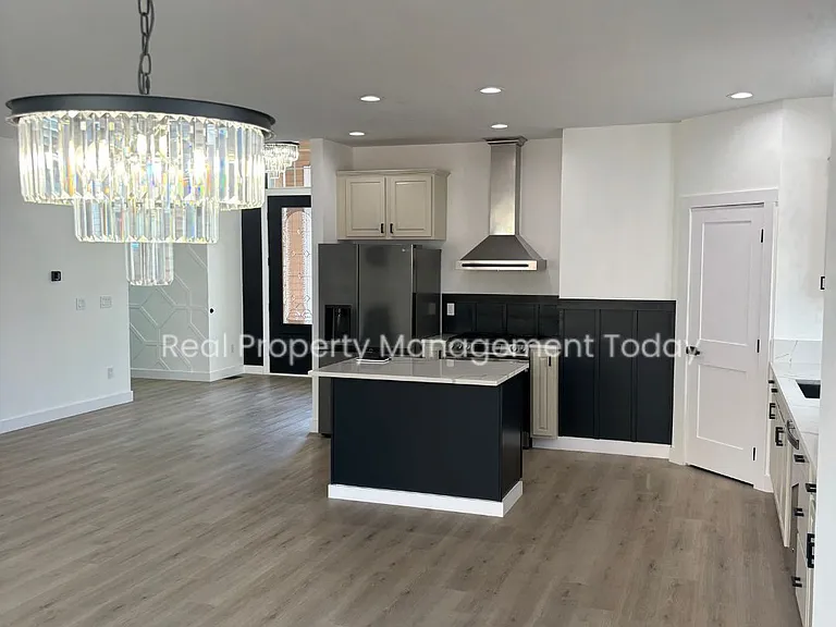 105 Lane Blvd NW — Photo 3