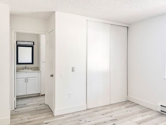 4th image of 1050 43rd Ave #13