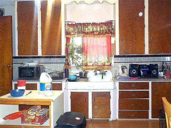 5th image of 44 Peckham St