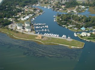 17 Lands End Ct #D, Morehead City, NC 28557