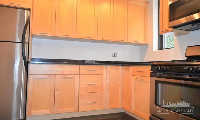 Rented by Manhattan Realty Group | media 18