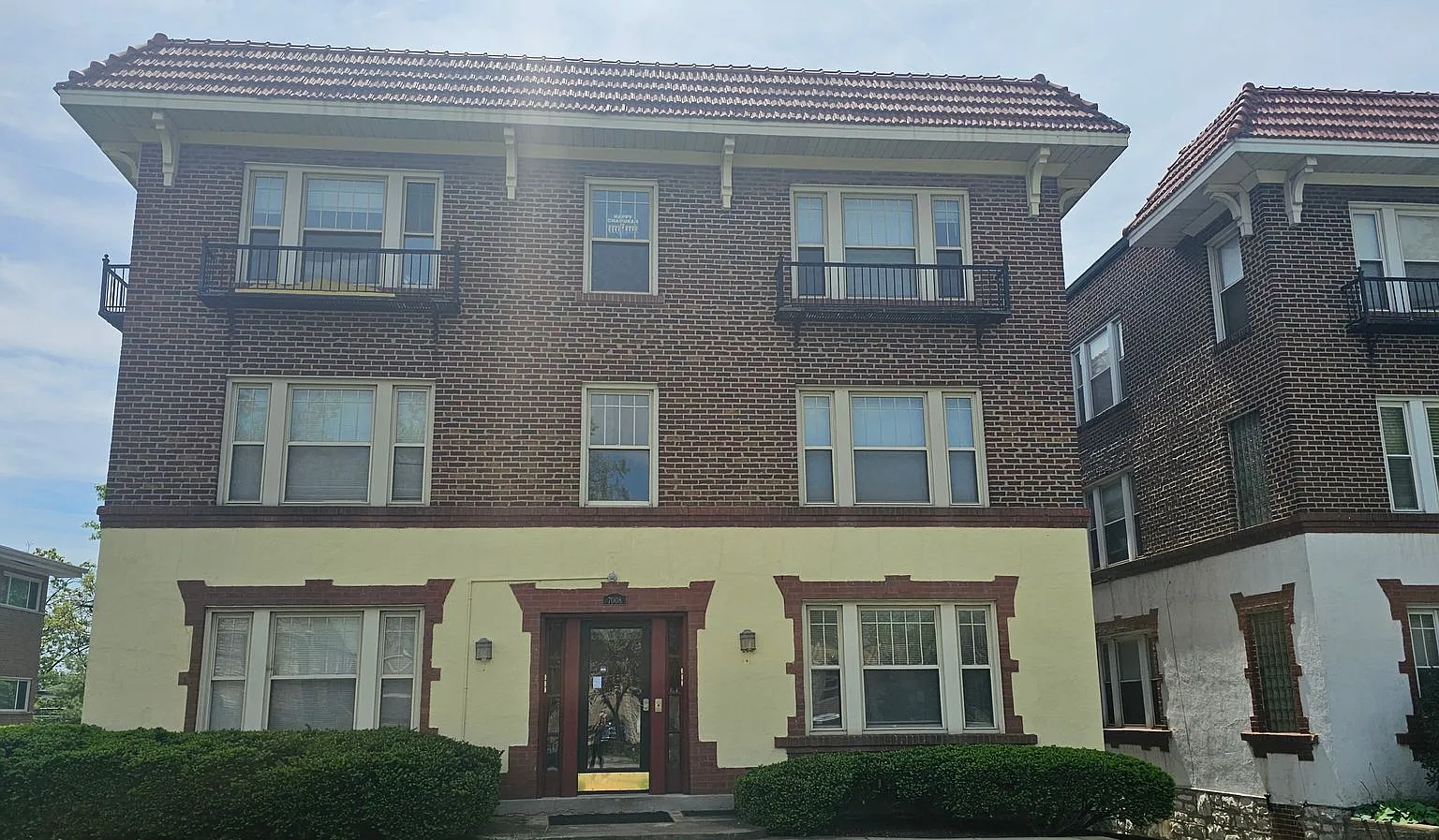7008 Forsyth — Photo 1