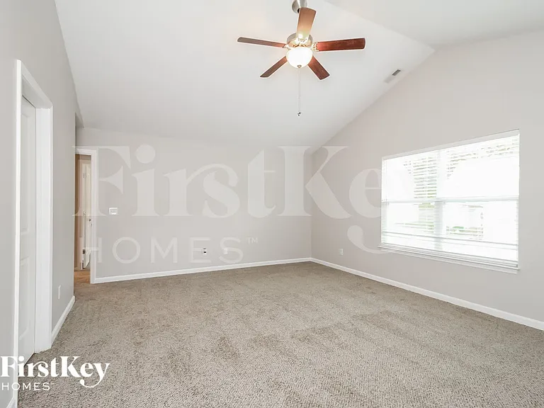 825 Winterside Ln — Photo 8
