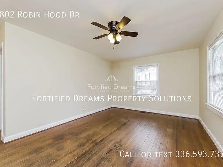 2802 Robin Hood Dr — Photo 3