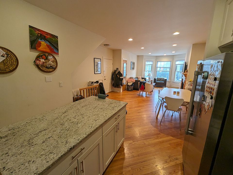 1st image of 1118 W Wrightwood Ave #1