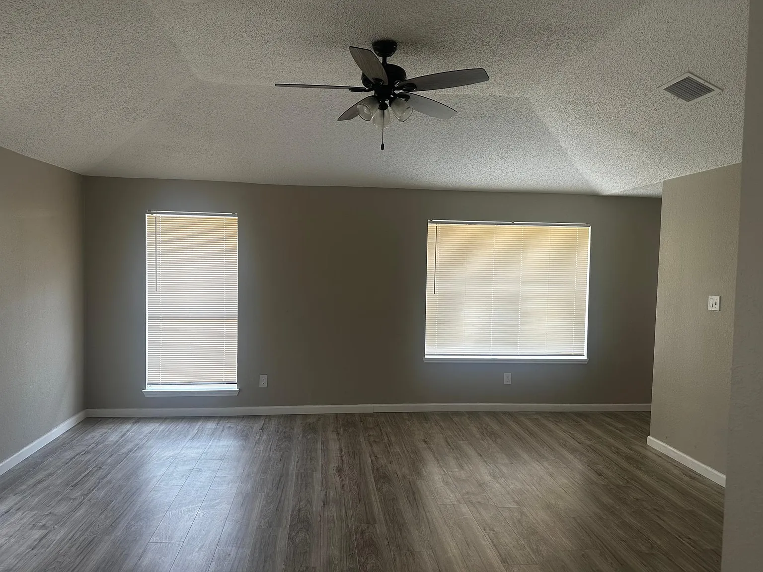 2 bed, 1070 sqft, $2,000 — Photo 4