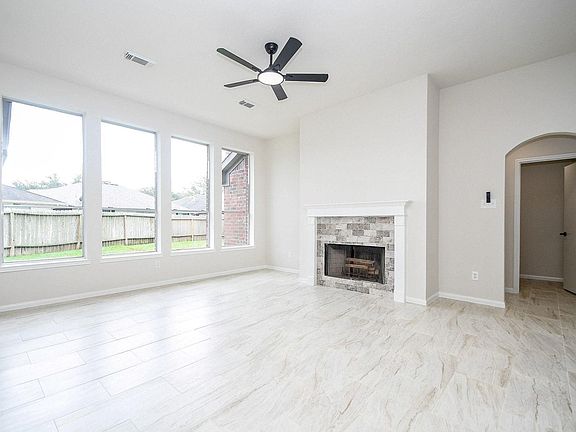 4th image of 1422 Township Ct
