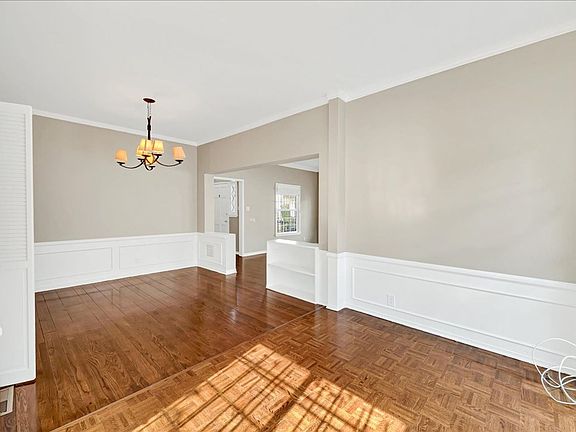 4th image of 128-130 N Flores St