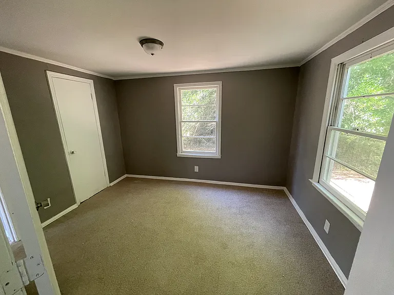 140 Weaver St — Photo 4