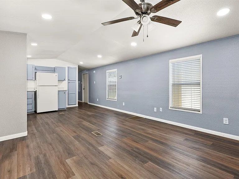 2222 N Austin Ave #32 — Photo 9