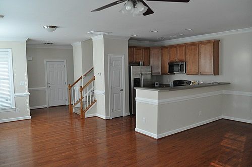 3rd image of 911 Bartlett Cir