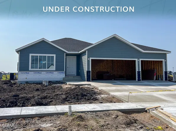 465 Wren Dr, Grand Forks, ND 58201