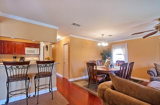 3rd image of 10251 Castlewood Dr