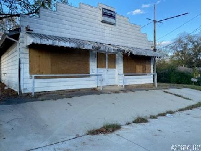 1st image of 601 W 50th St