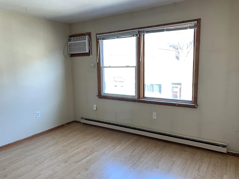 409 N 2nd St #5 — Photo 2