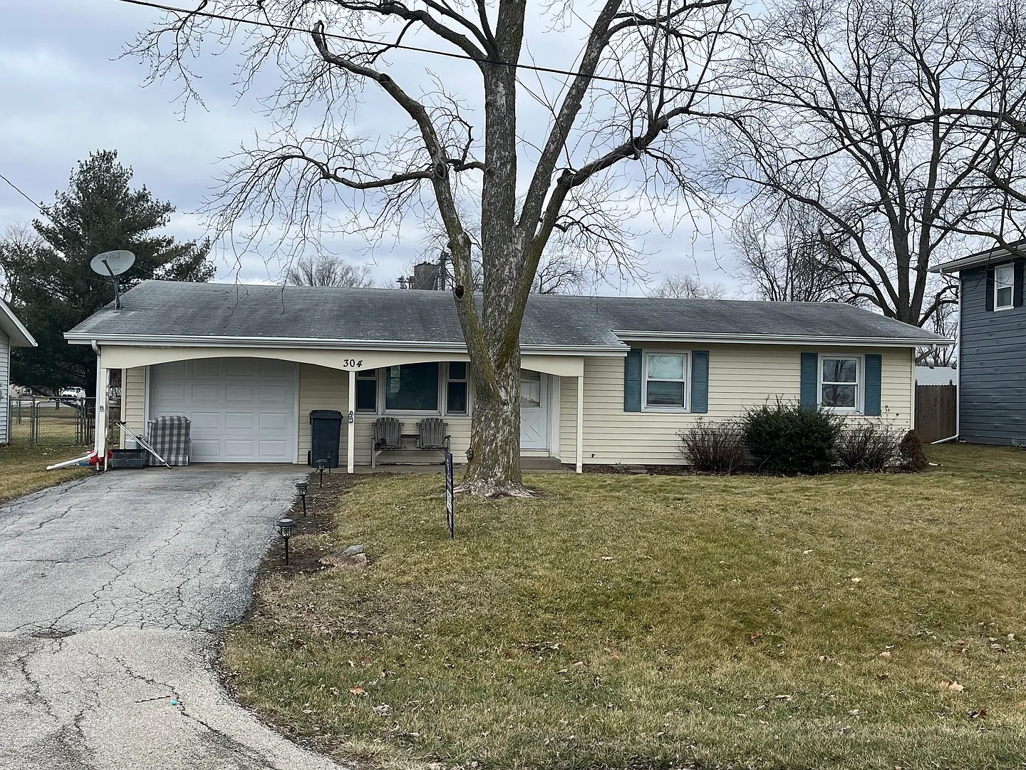 304 E Benham St photo 1
