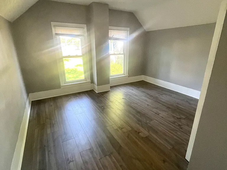 129 E Market St — Photo 10