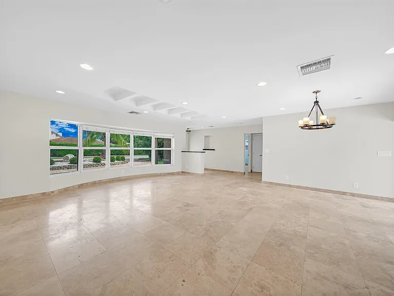 4021 Bayview Dr — Photo 10