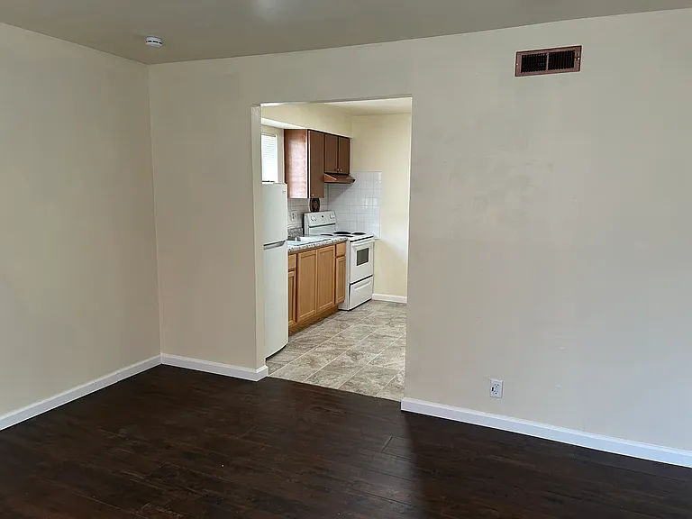 4557 Ridgewood Ave #2 — Photo 2